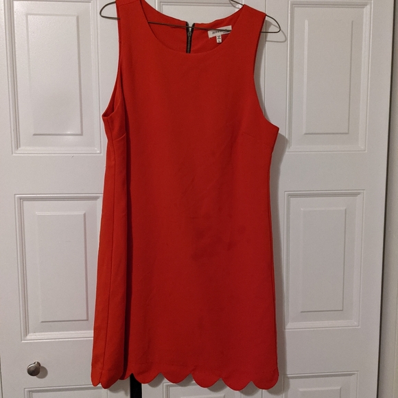 💃 Red-orange mini dress with cute scalloped hem - Picture 3 of 8